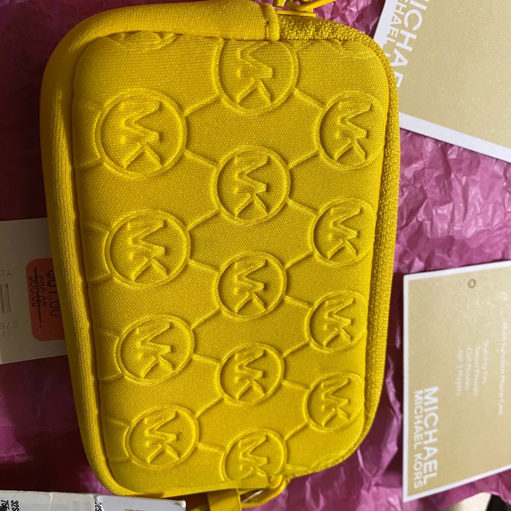 NWT MK Wristlet very cute ❤️❤️ - Picture 6 of 11